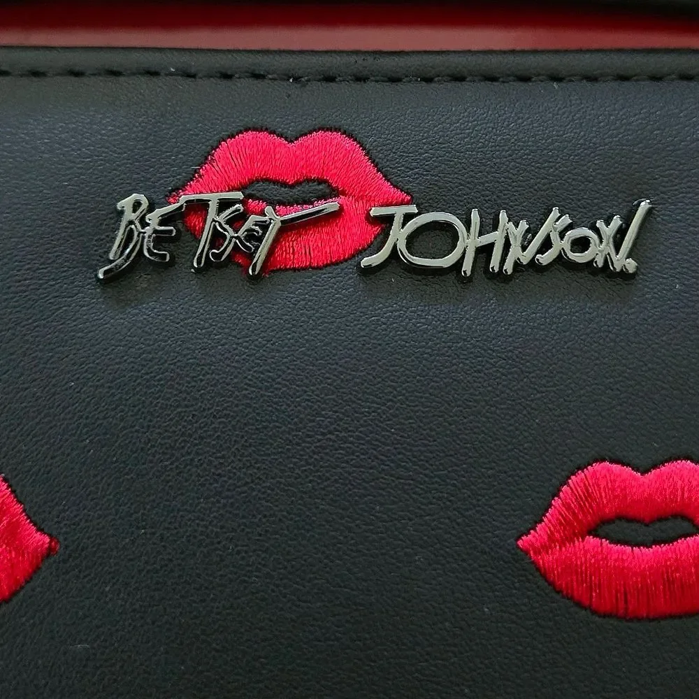Betsey Johnson Embroidered🪡 Red Lips💋 Zip Around Wristlet - NIB
